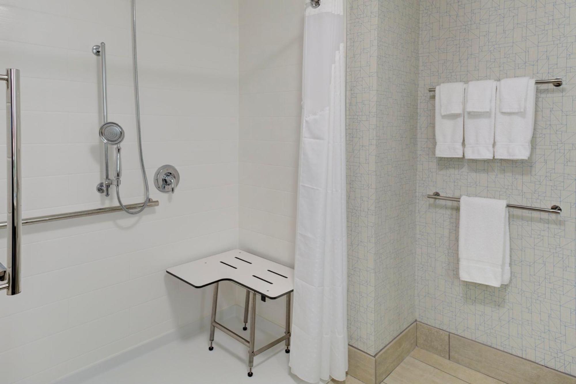 Holiday Inn Express & Suites - King George - Dahlgren By Ihg Alden Екстер'єр фото